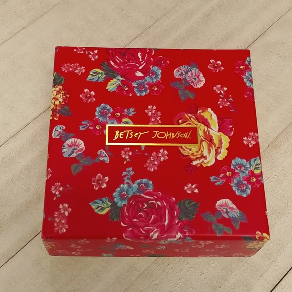 NWT Betsey Johnson Butterfly Necklace - Picture 3 of 3